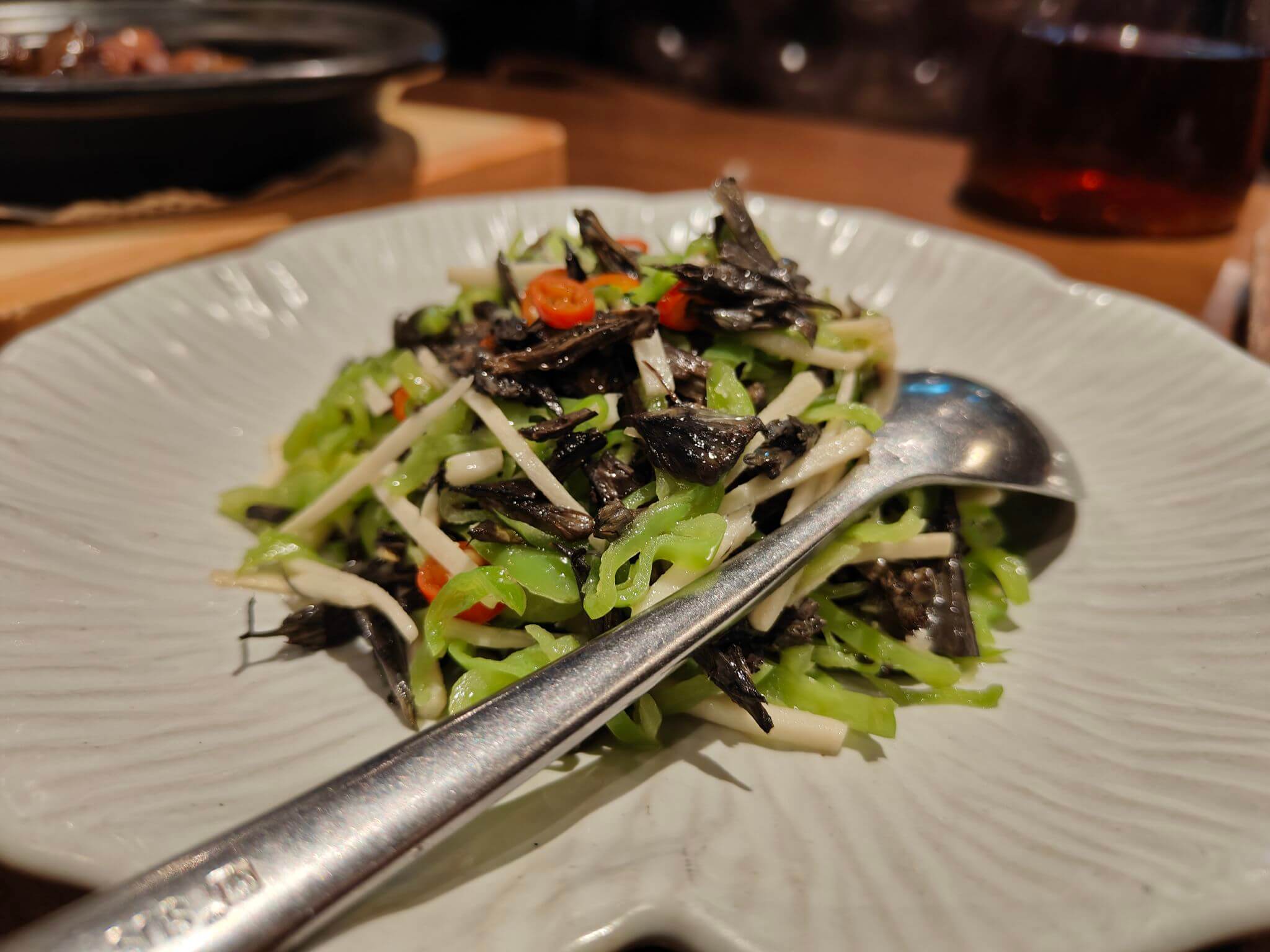 青椒炒干巴菌.jpg